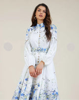 Vestido Azul Floral com Gola Alta e Cintura Império – Elegância Atemporal