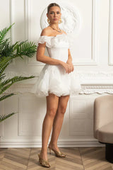 Vestido Ombro a Ombro – Mini Branco com Detalhe de Babados