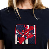 Camiseta – Manga Curta, Decote Redondo, Algodão, Bordado Floral, Casual e Confortável