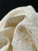 Conjunto de Tweed com Pedrarias – Blazer com Decote V e Saia Plissada de Cintura Alta