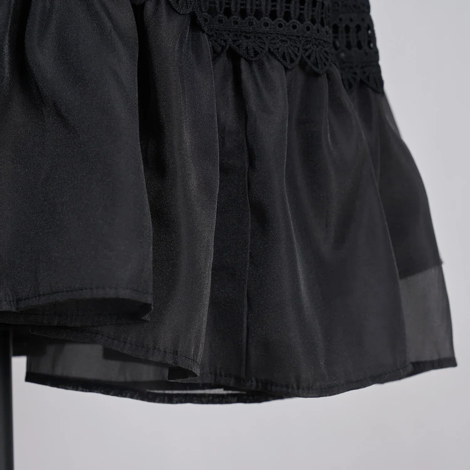 Vestido Lumière – Edição Exclusiva com Renda Bordada