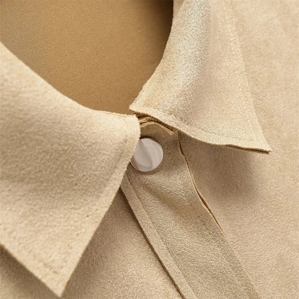 Casaco com Detalhes Vazados – Sofisticação Atemporal e Design Autoral