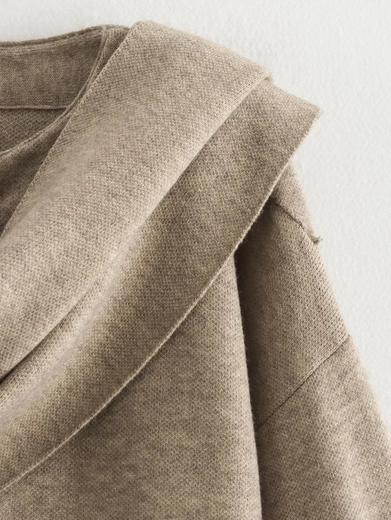 Casaco com Gola Assimétrica – Inverno com Estilo e Conforto