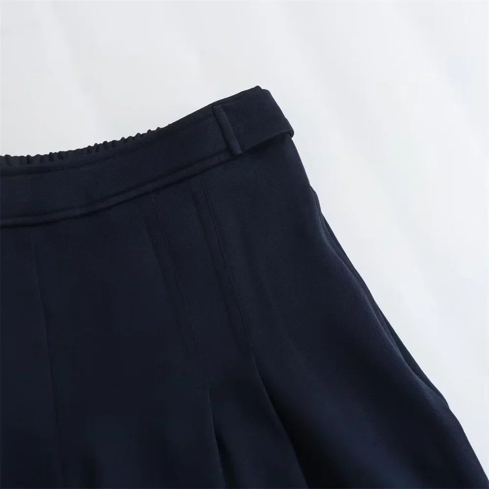 Conjunto Elegante – Blazer Curto com Botões Decorativos e Calça Pantalona