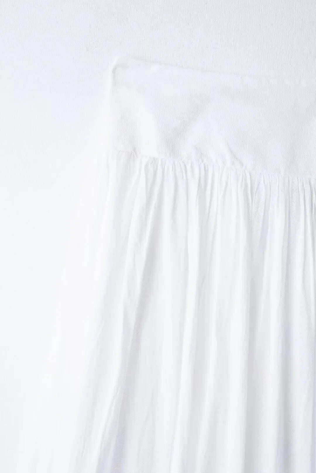 Conjunto Elegante – Camisa Bordada E Saia Plissada