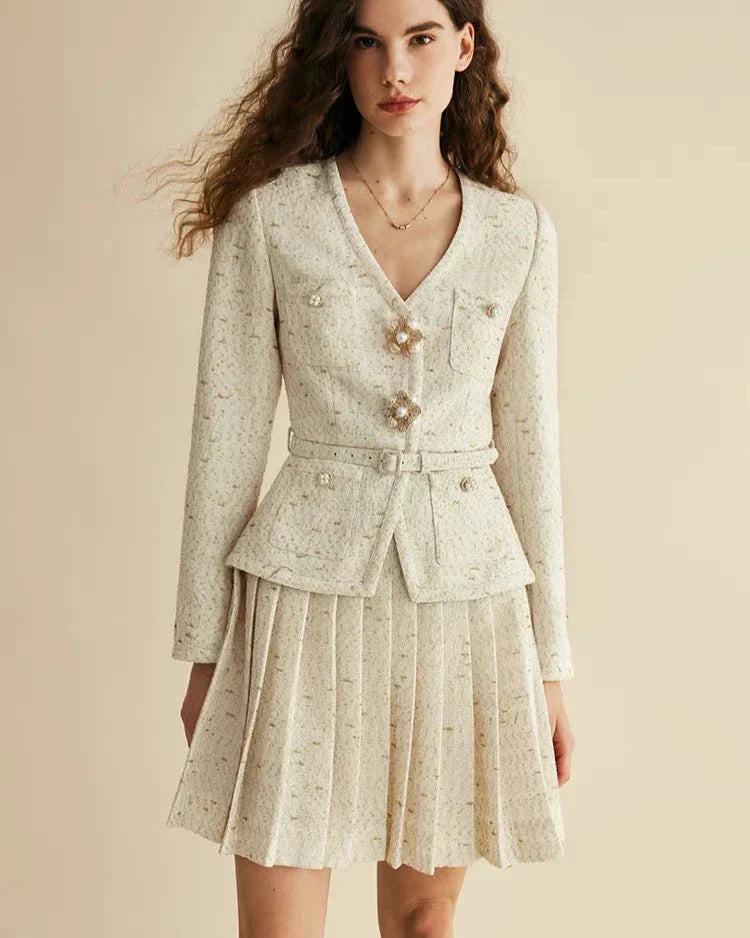 Conjunto de Tweed com Pedrarias – Blazer com Decote V e Saia Plissada de Cintura Alta