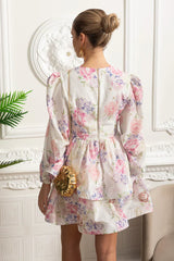 Vestido Curto Estampado – Decote V, Manga Bufante Lanterna e Saia em Camadas Estilo Cake, Cintura Império