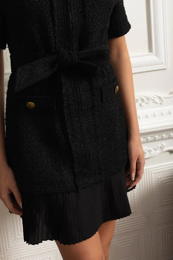 Vestido Vintage em Tweed – Elegância, Gola Redonda, Modelagem Slim e Fechamento com Zíper