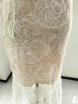 Vestido Longo – Luxo, Bordado em Renda, Detalhes com Diamantes e Cristais, Manga Curta Transparente, Modelo Midi