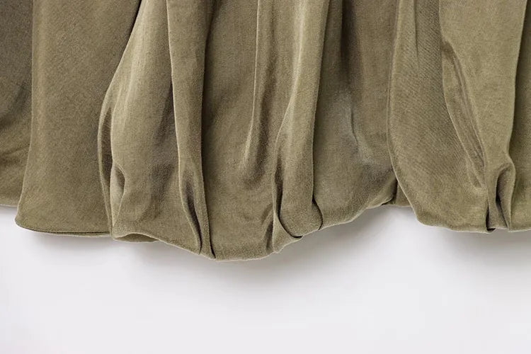 Jaqueta Bomber em Cetim Leve – Zíper Frontal e Detalhe Plissado, Casual e Elegante