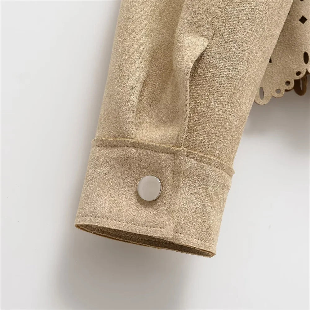 Casaco com Detalhes Vazados – Sofisticação Atemporal e Design Autoral