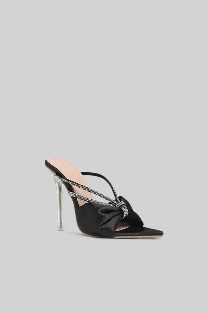 Sandálias de Cetim com Salto Alto e Brilho Sofisticado