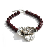 Colar Choker – Flor Grande, Contas de Resina Douradas,