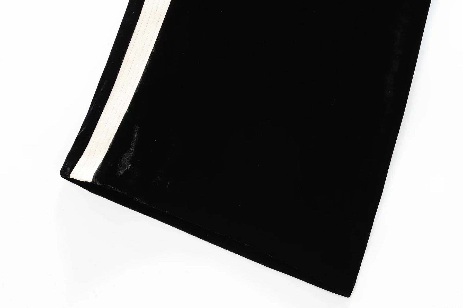 Conjunto em Veludo com Camisa de Manga Longa e Calça – Design Elegante com Detalhes Laterais