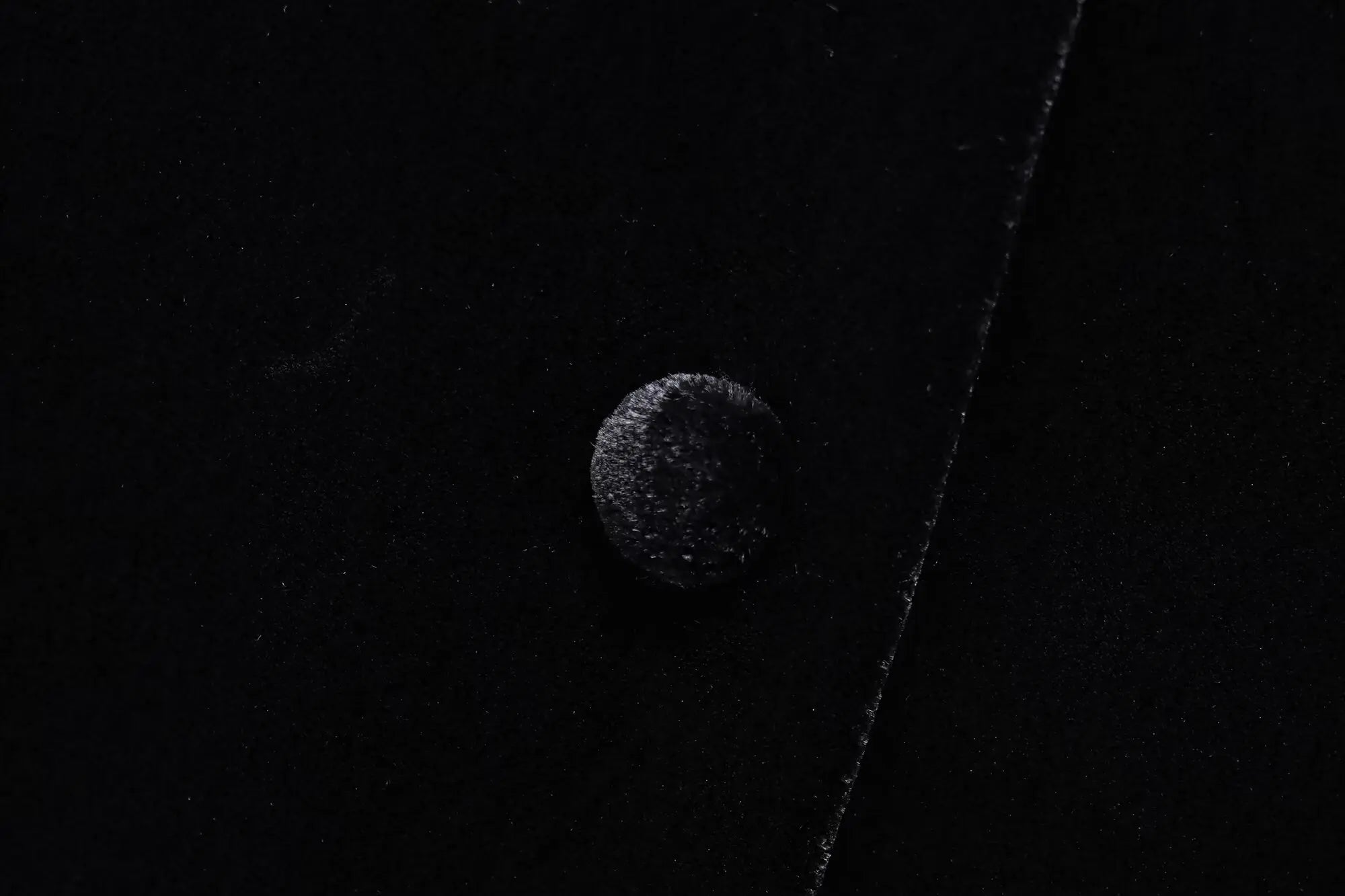 Conjunto em Veludo com Camisa de Manga Longa e Calça – Design Elegante com Detalhes Laterais