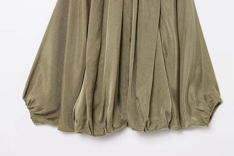 Jaqueta Bomber em Cetim Leve – Zíper Frontal e Detalhe Plissado, Casual e Elegante