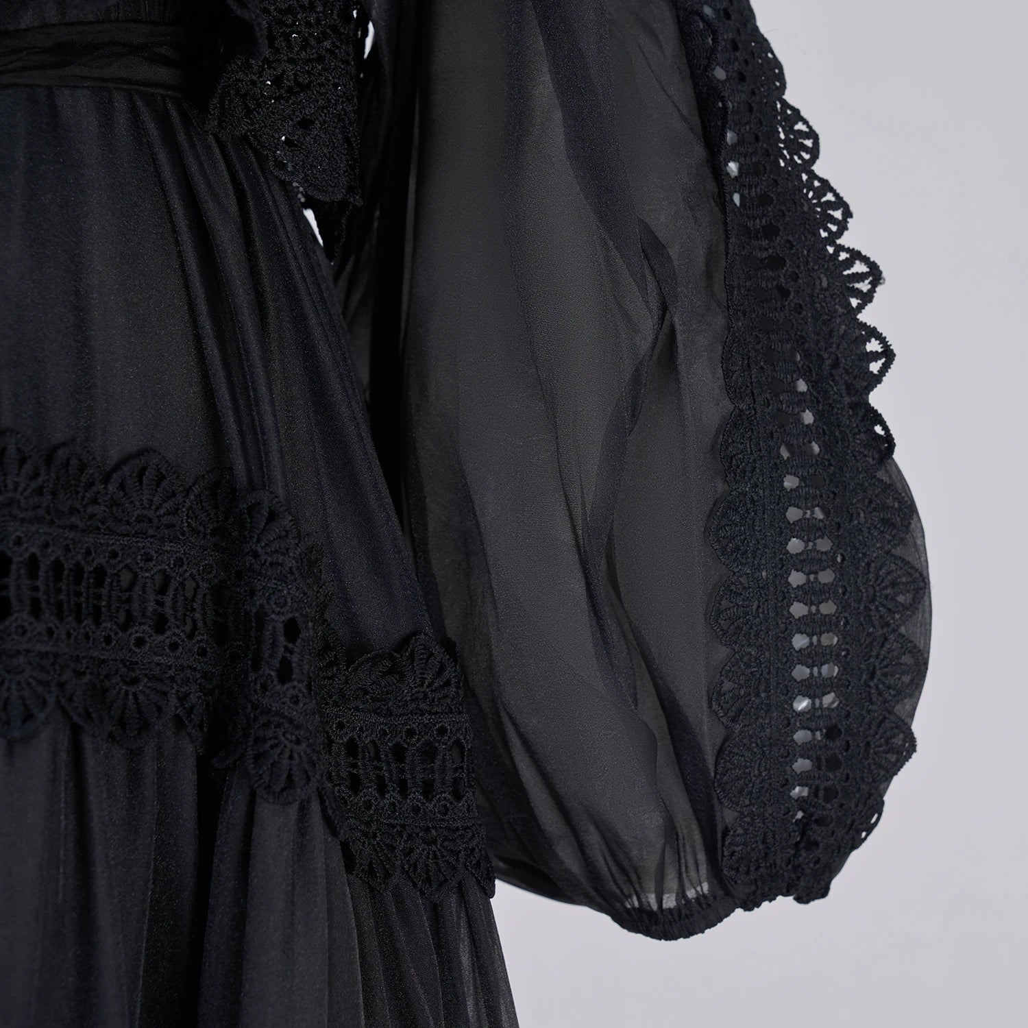 Vestido Lumière – Edição Exclusiva com Renda Bordada