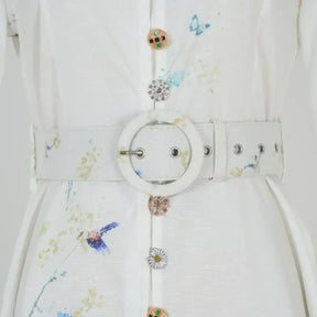 Vestido Azul Floral com Gola Alta e Cintura Império – Elegância Atemporal