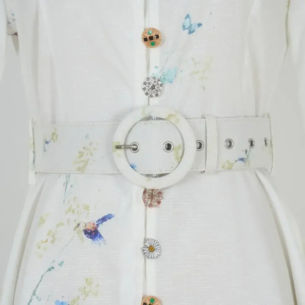 Vestido Azul Floral com Gola Alta e Cintura Império – Elegância Atemporal