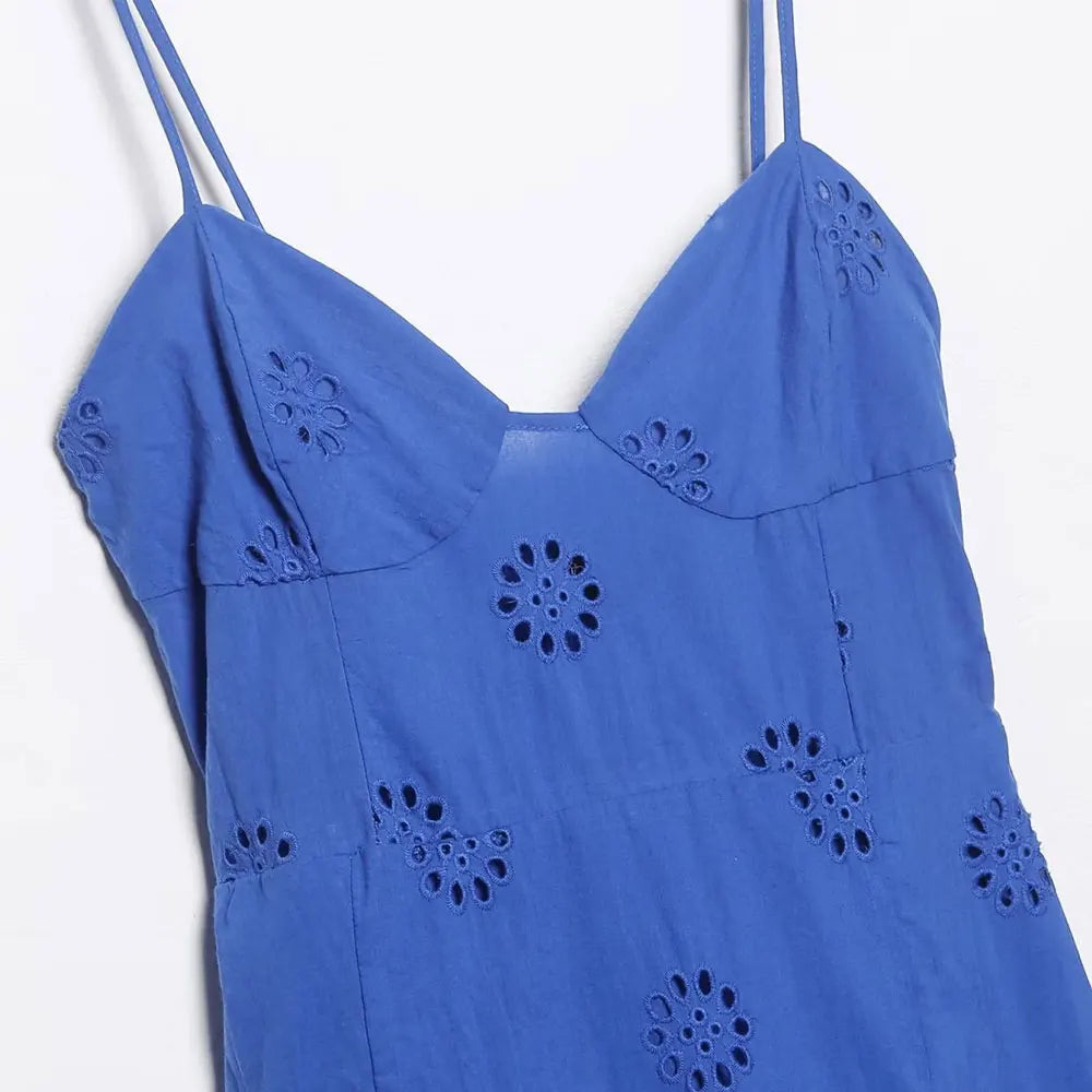 Vestido com Bordado e Recortes Vintage - Alças Finas e Costas Nua