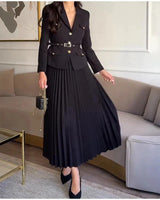 Conjunto Elegante com Casaco Alongado e Saia Plissada – Sofisticação em Dois Tempos