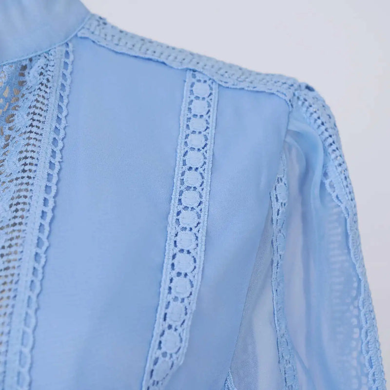 Vestido Longo com Bordado em Renda – Elegância Modesta