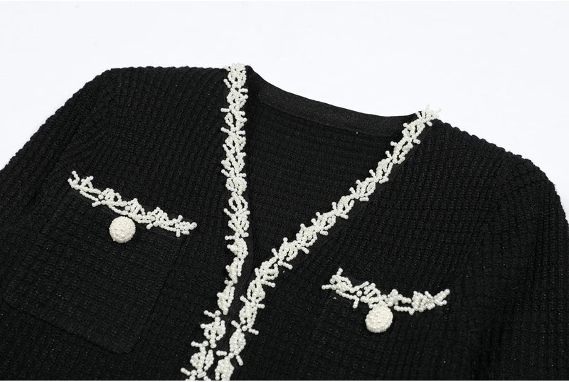 Vestido Bicolor – Decote V, Manga Longa, Slim Fit com Bolsos Bordados