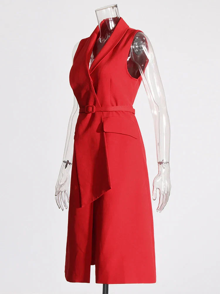 Vestido Minimalista Colar Entalhados - Cintura Alta e Sem Mangas