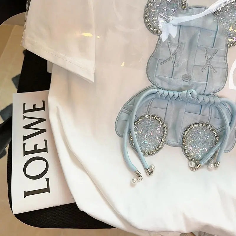 Camiseta com Bordado e Aplicações – Estilo Casual em Algodão Premium