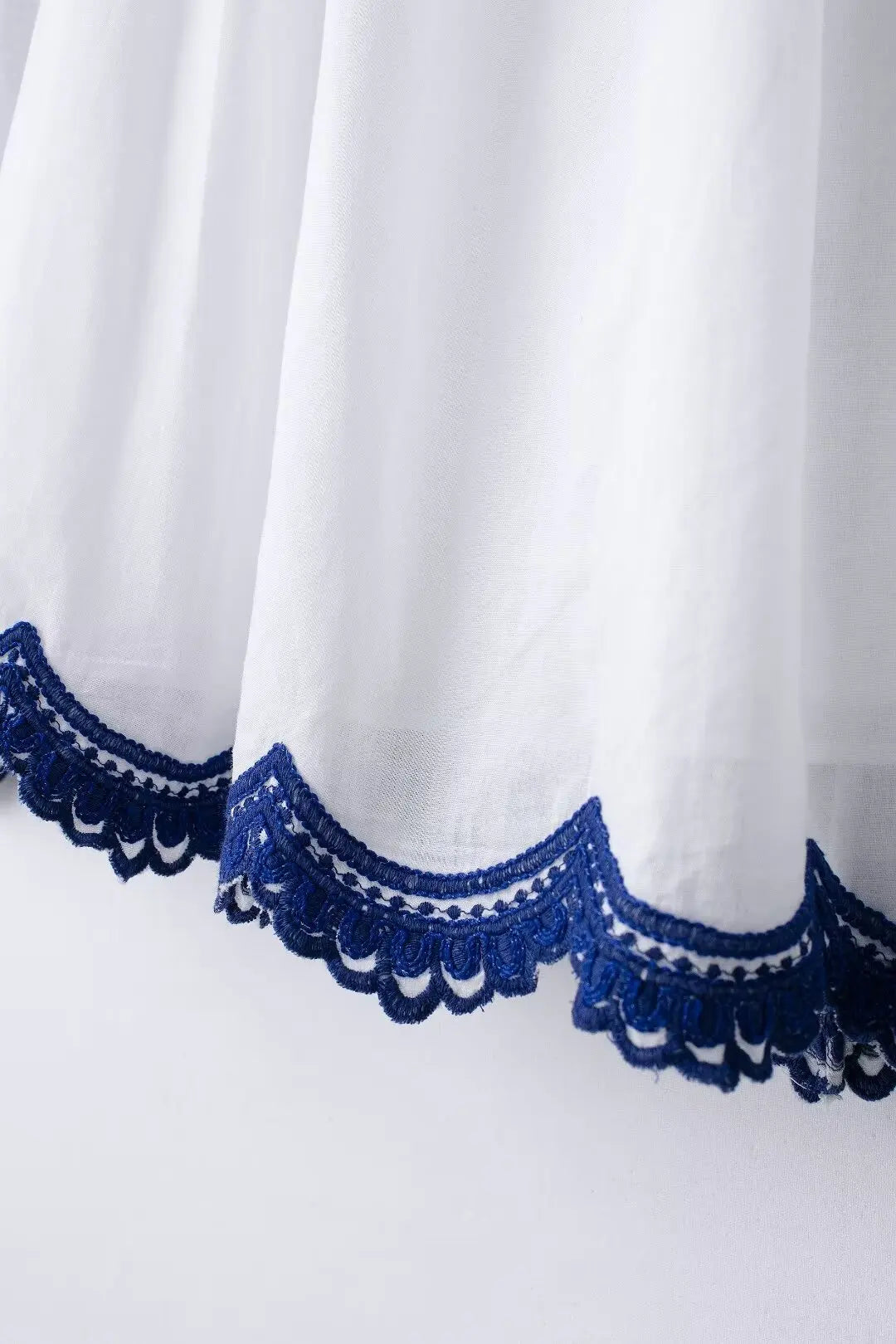 Conjunto Elegante – Camisa Bordada E Saia Plissada