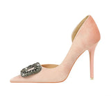 Scarpin Luxo – Salto Super Alto, Bico Fino, Detalhe Lateral Vazado, Fivela com Cristais em Veludo