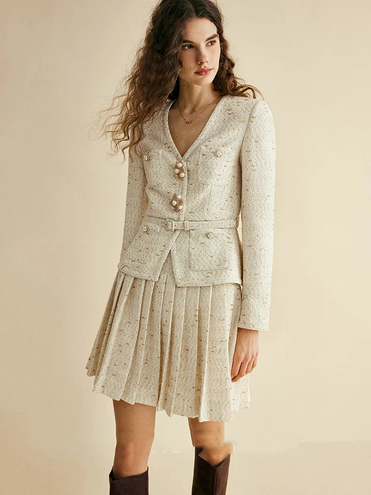 Conjunto de Tweed com Pedrarias – Blazer com Decote V e Saia Plissada de Cintura Alta