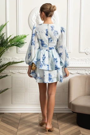 Vestido Curto Estampado – Decote V, Manga Bufante Lanterna e Saia em Camadas Estilo Cake, Cintura Império