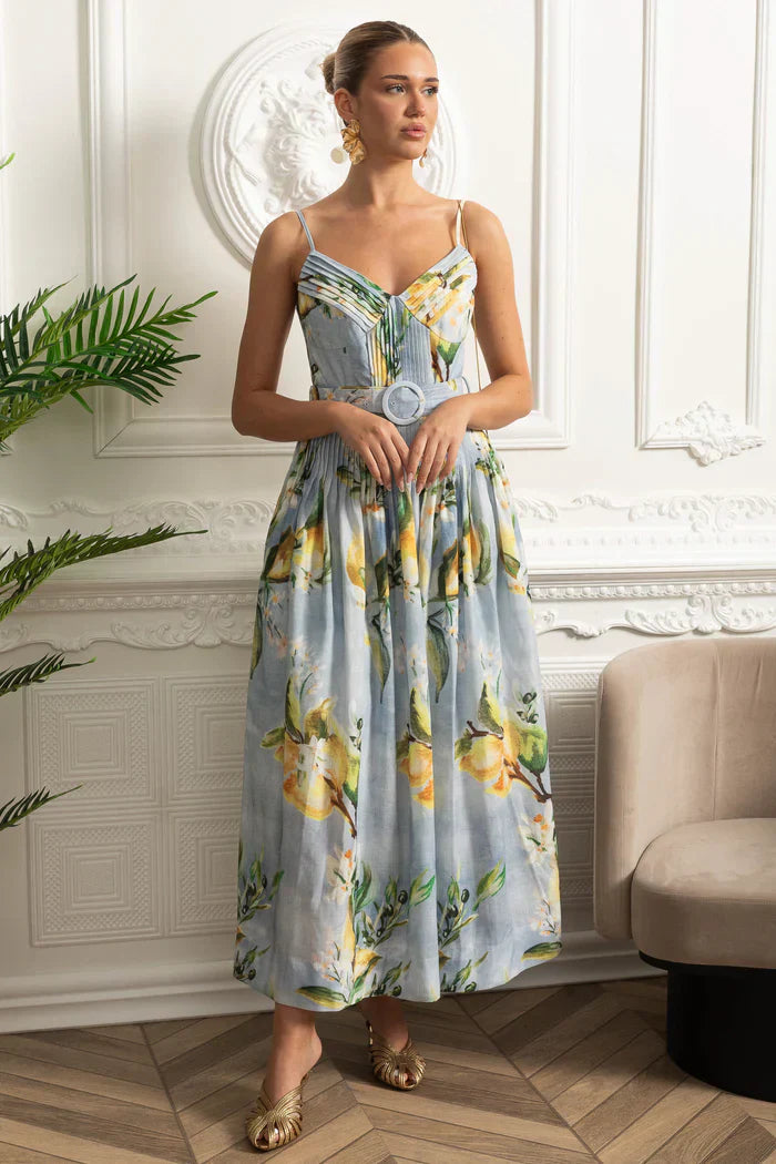 Vestido Longo Estampado – Alças Finas, Decote V, Cinto na Cintura e Saia A-Line