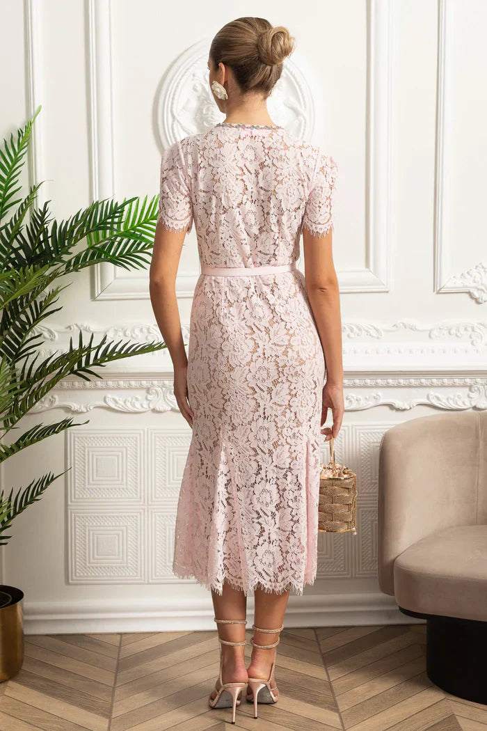 Vestido Longo de Renda Estilo Sereia – Elegância e Sofisticação em Cada Detalhe