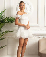 Vestido Ombro a Ombro – Mini Branco com Detalhe de Babados