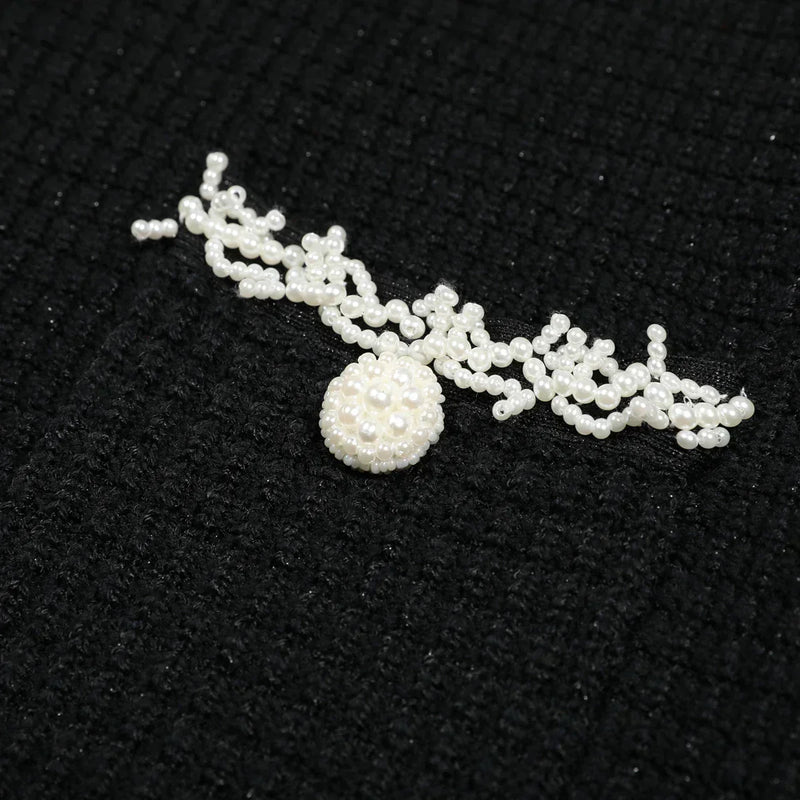 Vestido Bicolor – Decote V, Manga Longa, Slim Fit com Bolsos Bordados