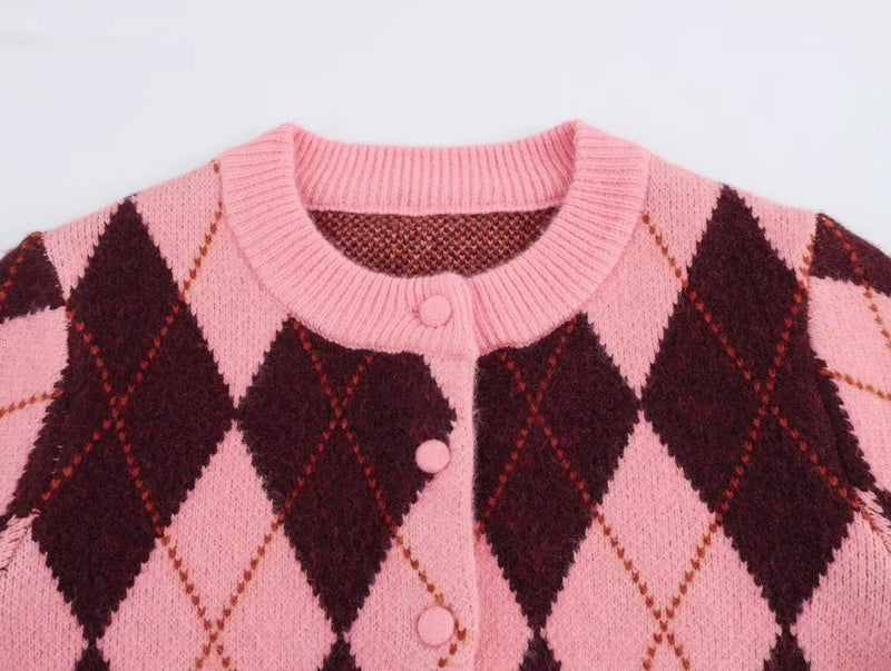 Cardigan Feminino em Tricô Jacquard – Estampa Argyle, Gola Redonda e Botões Frontais