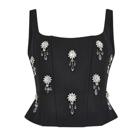 Conjunto Elegante de Top Halter com Flor de Strass e Saia de Cintura Alta