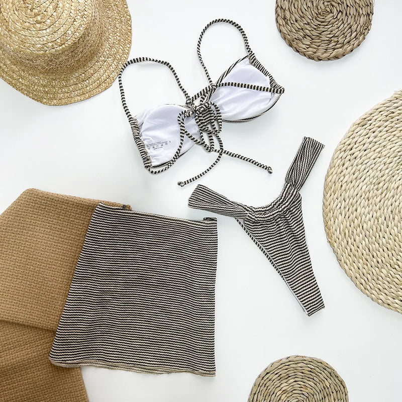 Biquíni de Três Peças com Saia - Estilo e Versatilidade