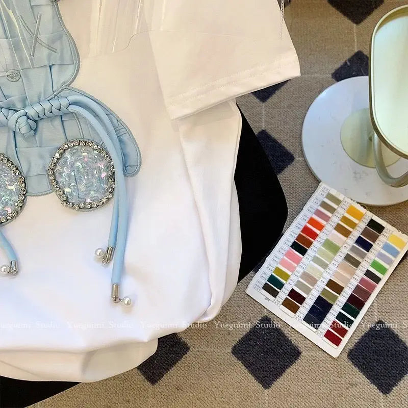 Camiseta com Bordado e Aplicações – Estilo Casual em Algodão Premium