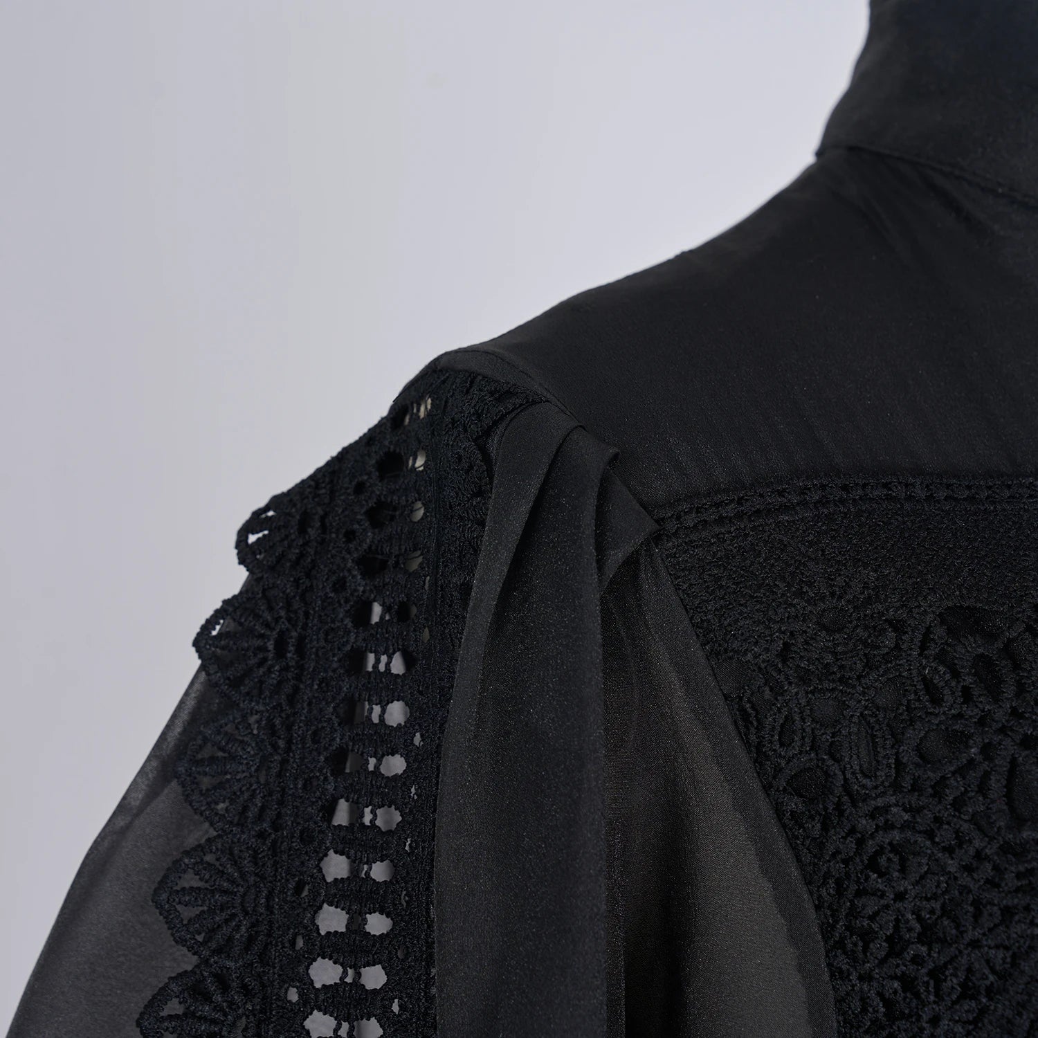 Vestido Lumière – Edição Exclusiva com Renda Bordada