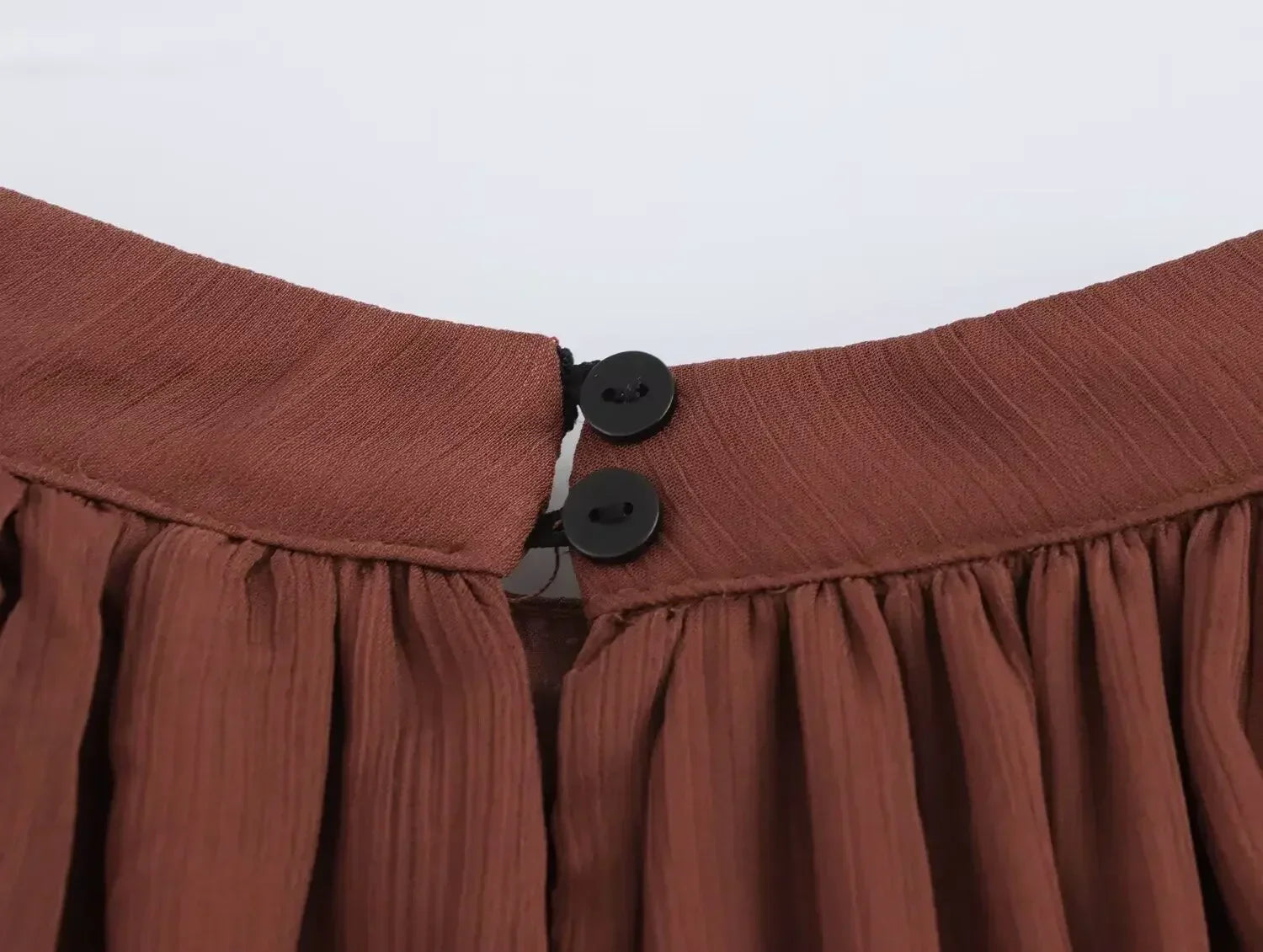 Vestido Elegante com Babados – Manga Longa, Alças Ajustáveis e Bainha Irregular