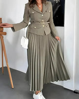 Conjunto Elegante com Casaco Alongado e Saia Plissada – Sofisticação em Dois Tempos