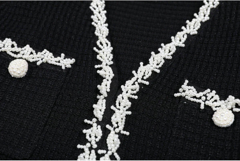 Vestido Bicolor – Decote V, Manga Longa, Slim Fit com Bolsos Bordados