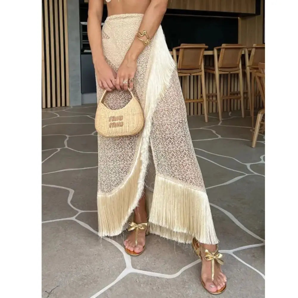 Conjunto de Biquíni com Saia de Praia e Franjas de Crochê